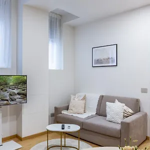 https://easylife-bilocale-moderno-e-sofisticato-in-zona-porta-venezia.italymilanhotels.net