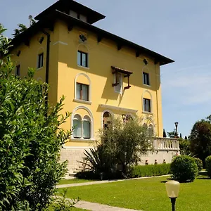 https://villa-callas-diana-sirmione.it-lombardy.com